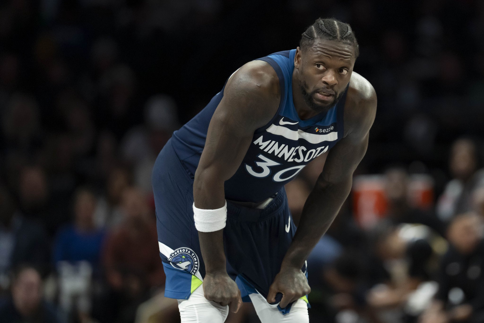 合计13中2！首节兰德尔7中1拿6分6板 麦克丹尼尔斯6中1得2分