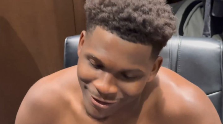 华子：如有看到芬奇对裁判2次冲锋可能会阻止他 但爱死他的操作了