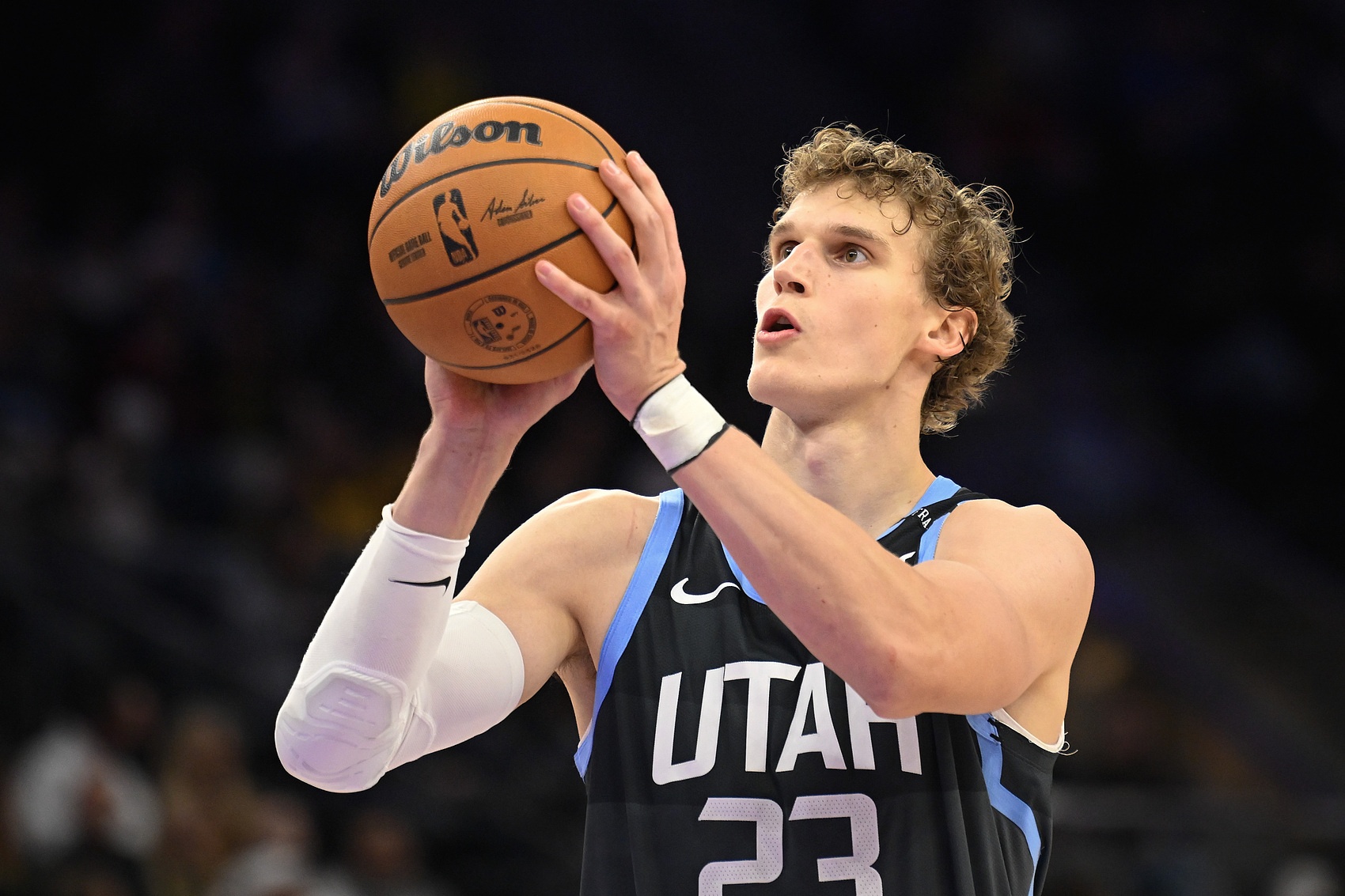 Scotto：NBA高层认为马刺可能追逐马尔卡宁 他是文班的理想搭档