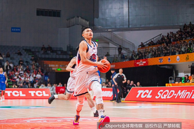 内外开花！陈林坚8中6高效拿到18分 三分3中2