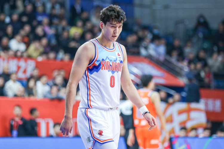 白瞎一场高效表现！西尔扎提11中8空砍21分3断 最后时刻连续犯错