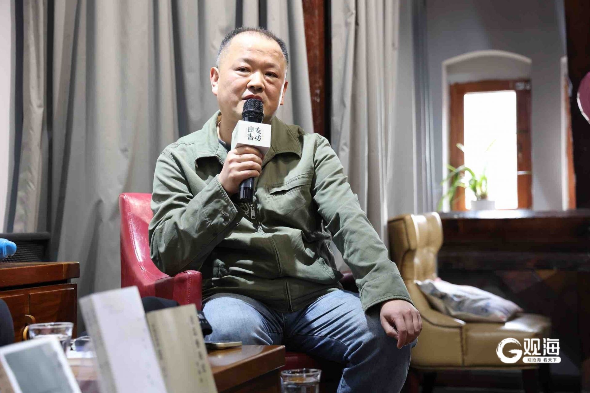 张彤新作《黑蚂蚁、白蚂蚁》火爆首发，良友书坊高朋满座|张彤|青岛市|黑蚂蚁、白蚂蚁|黑蚂蚁、白蚂蚁|张彤_手机新浪网