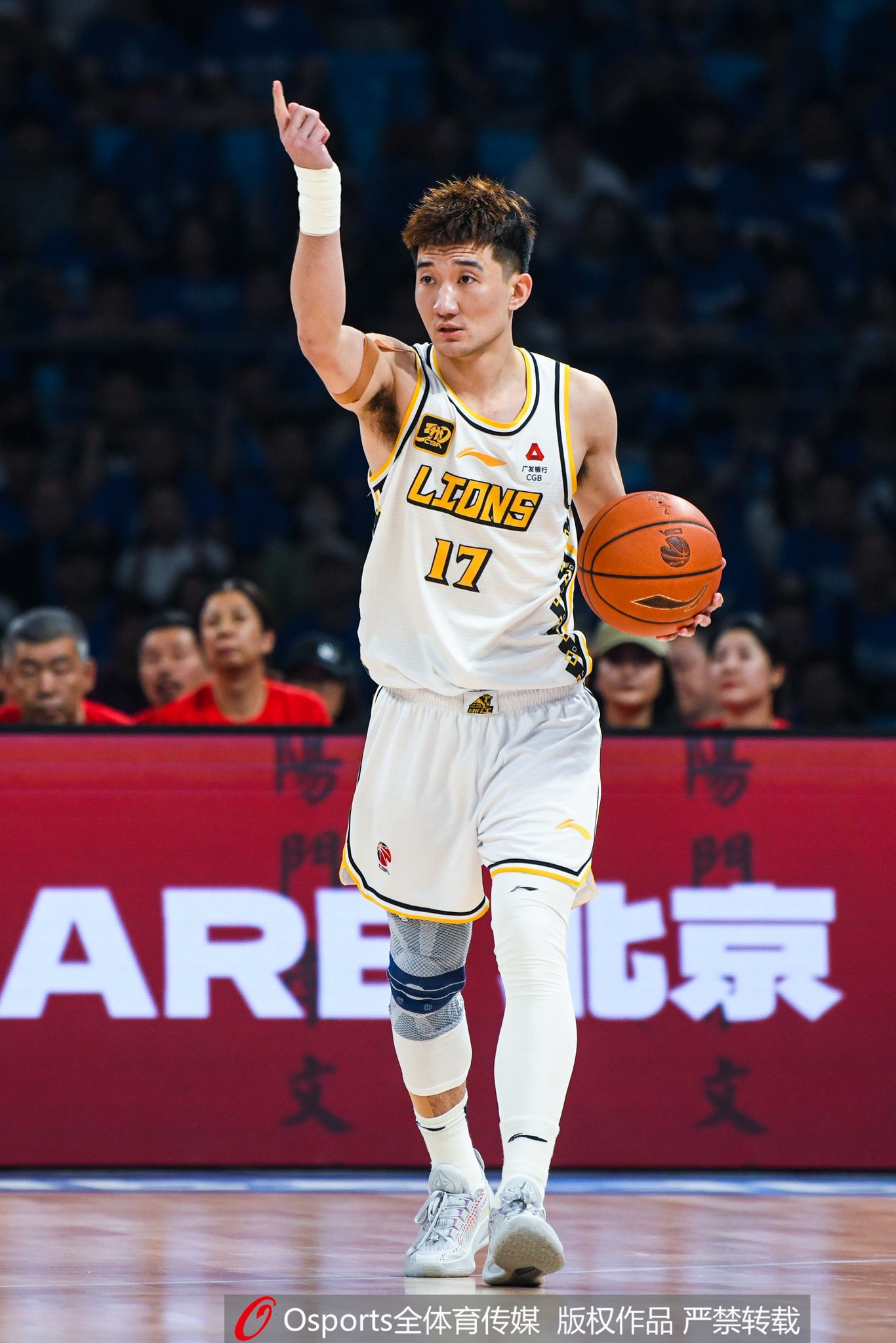 出手不多！孙铭徽半场3中2得到6分 送出全队最高5助攻且0失误