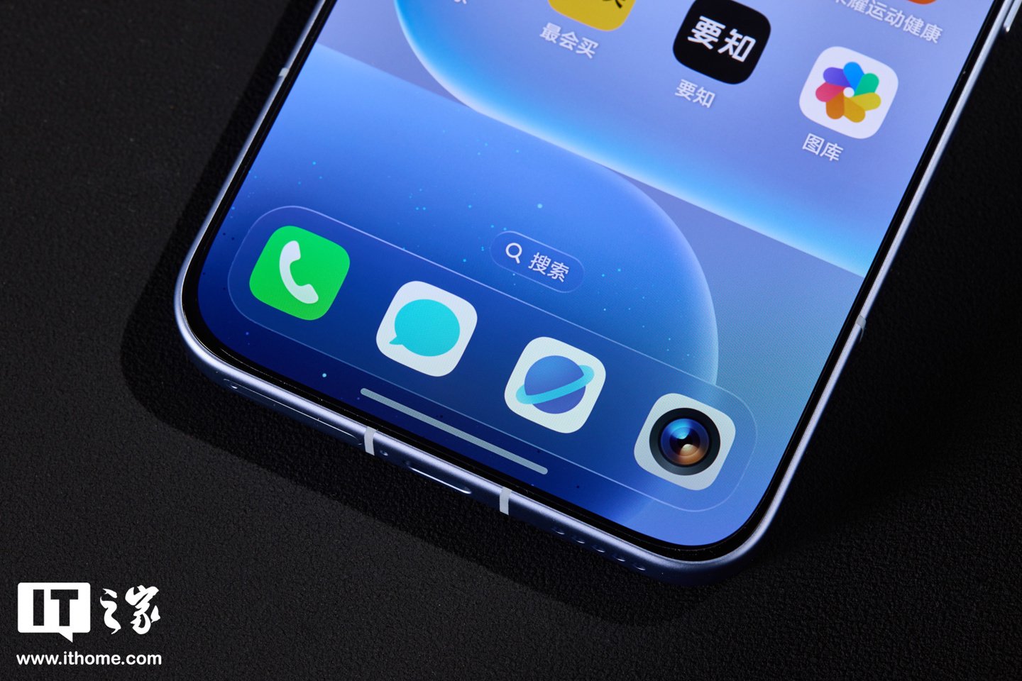 ▲ IT之家开箱：荣耀 500 Pro 手机「海蓝宝」图赏