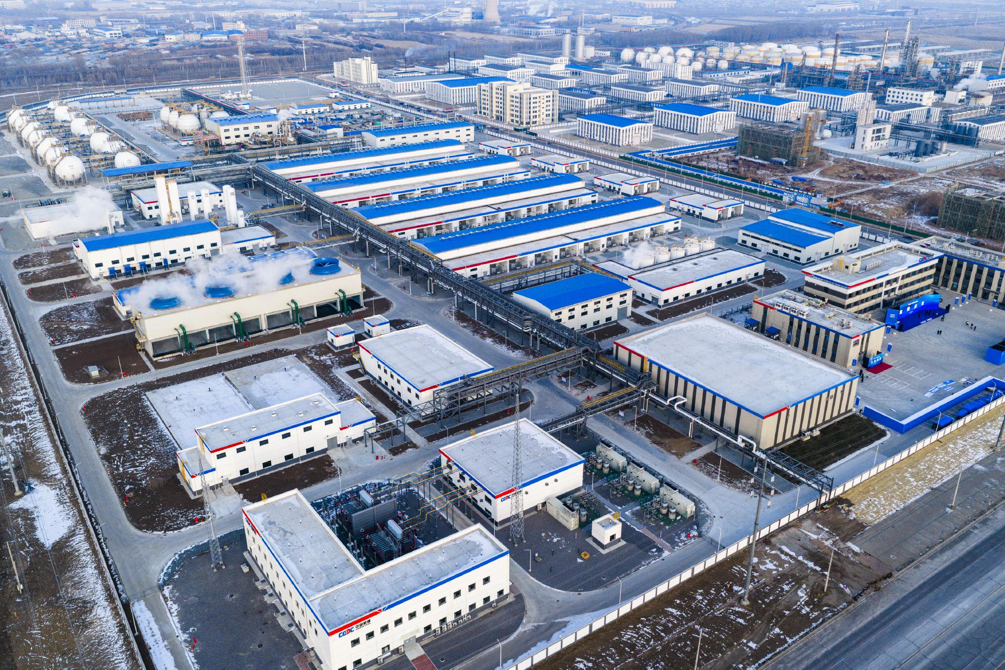 “青氢一号”全球最大绿色氢氨醇一体化项目投产