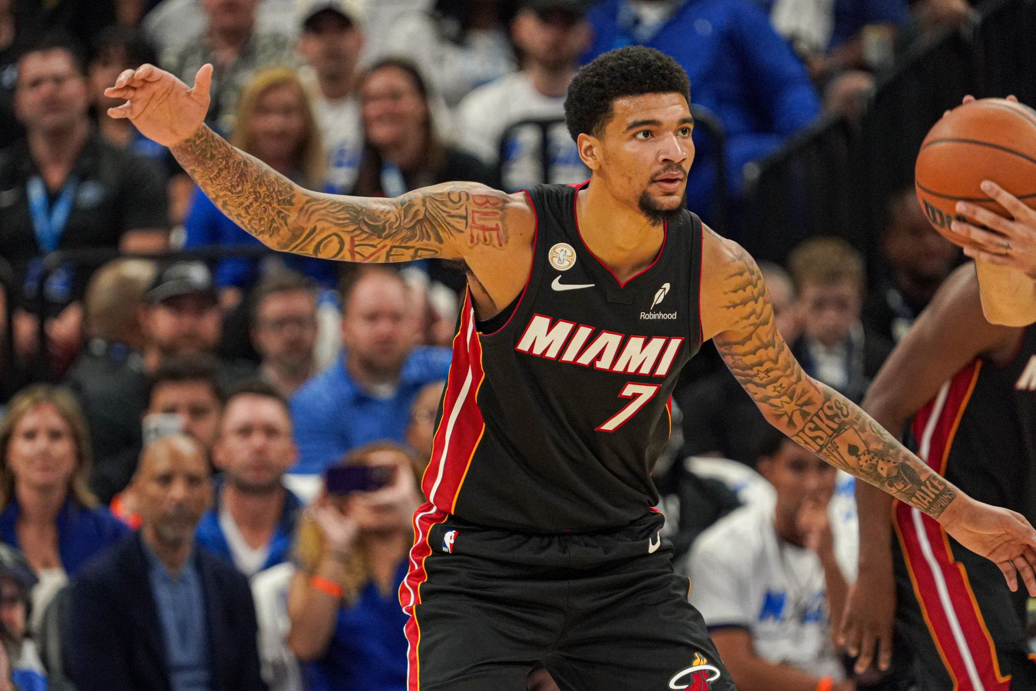 韦尔：防哈特感觉不错 通过实战历练我肯定能把防守细节打磨到位