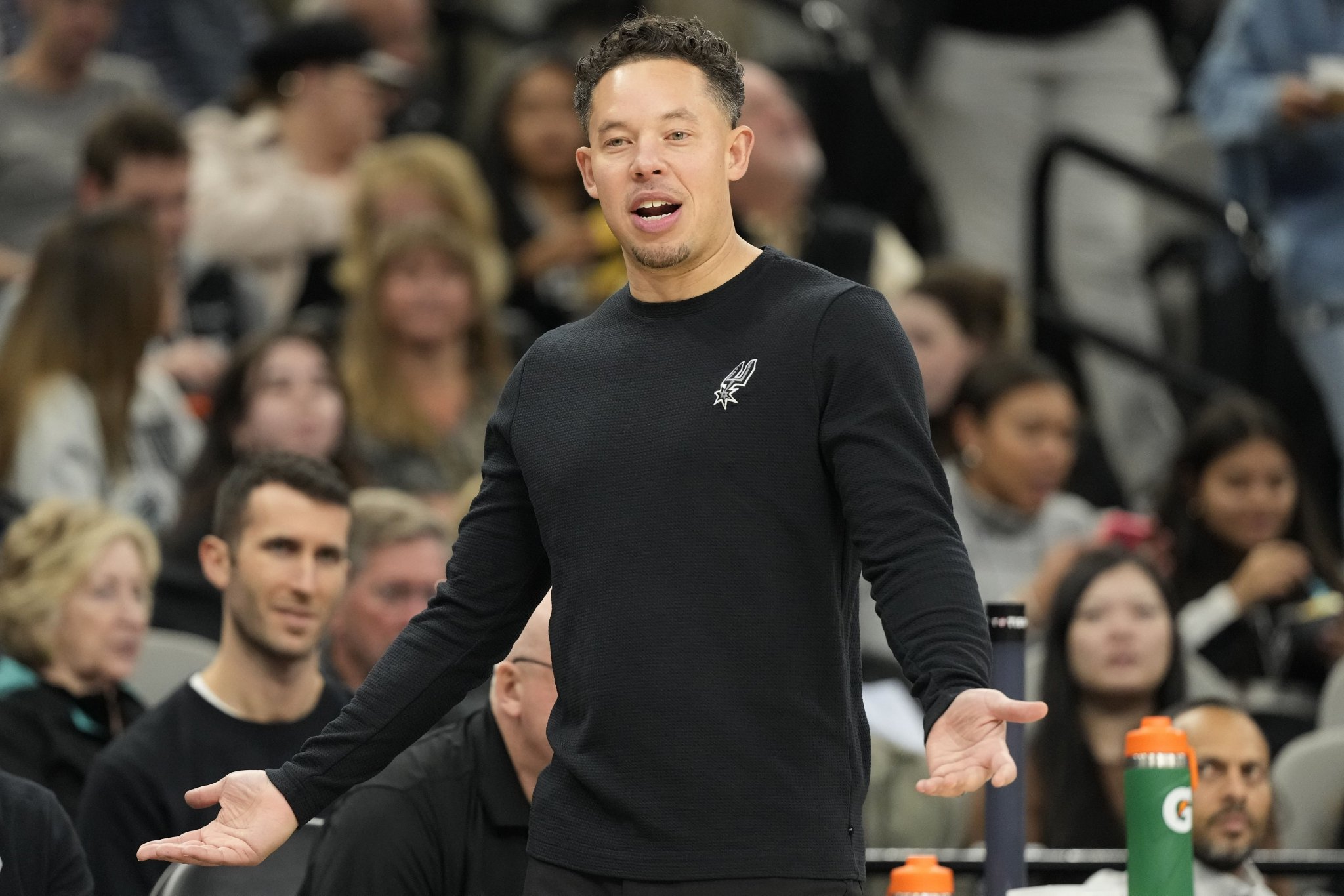 解说：马刺面对五小阵容 进攻端缺乏有效手段 防守端被狠狠惩罚