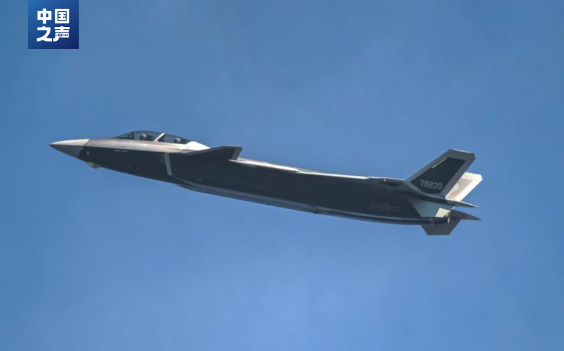 歼-20S官宣对地对海打击能力 如何开启无人空战新模式？