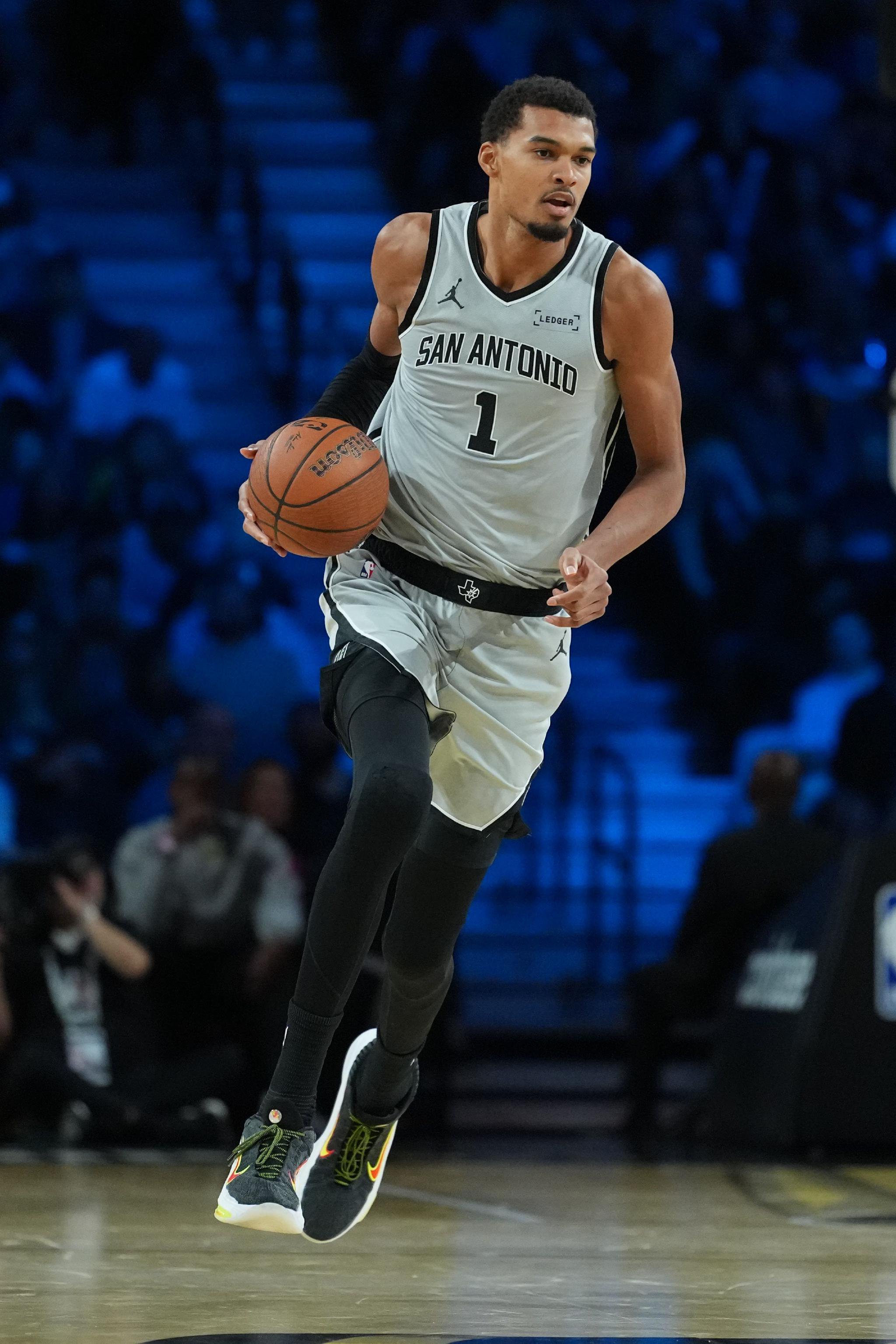 文班亚马133场合砍至少3000分1000板500助 NBA历史最快中锋