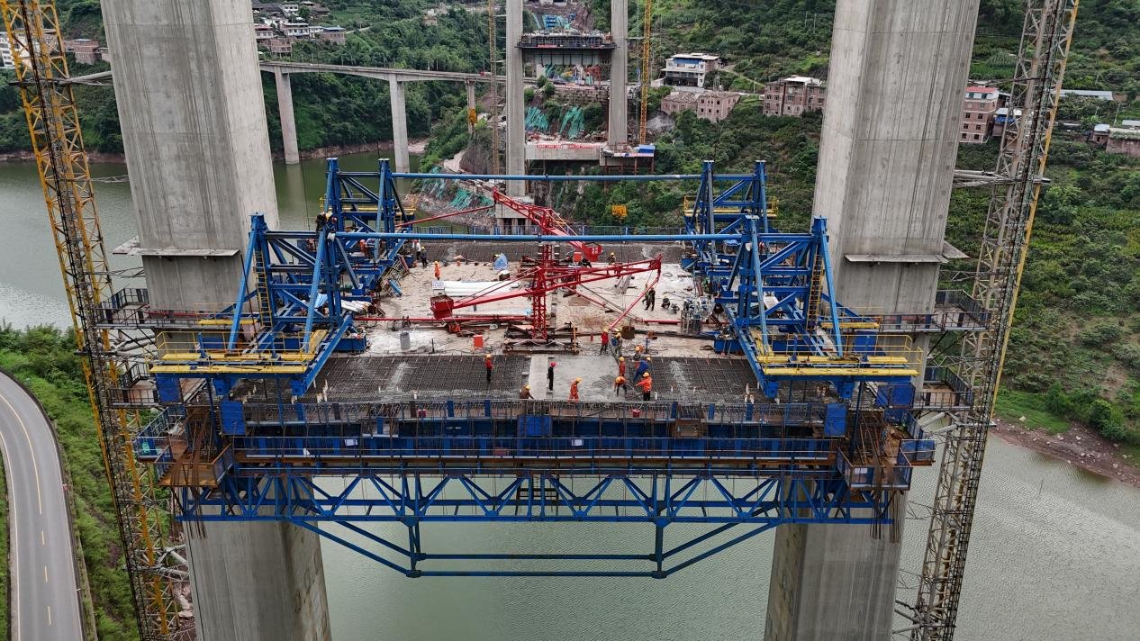 中都河特大桥挂篮悬浇施工图。川高公司供图