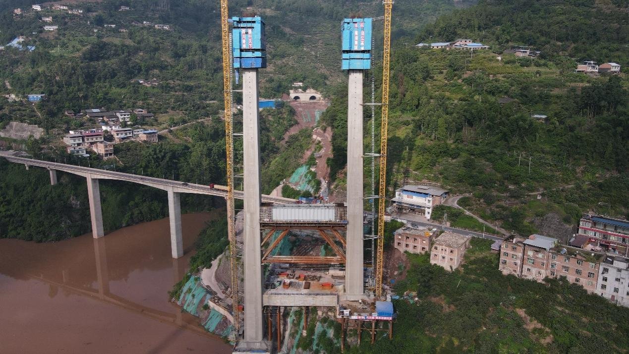 组合结构破解不对称高塔稳定性问题。川高公司供图