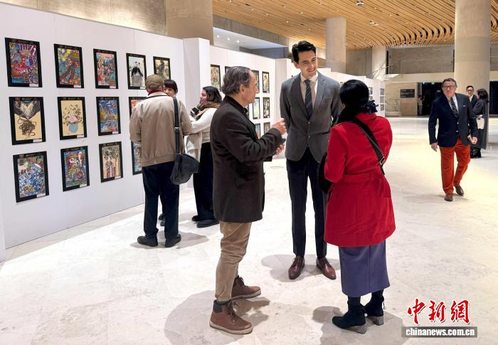 当地时间12月19日至20日，第七届Dream　the　World国际儿童画展在法国巴黎举办。　孙羽婷 摄