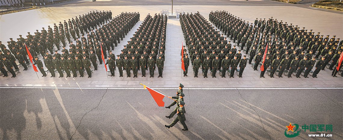 秋季入伍的新兵迎来自己的军旅生涯“成年礼”