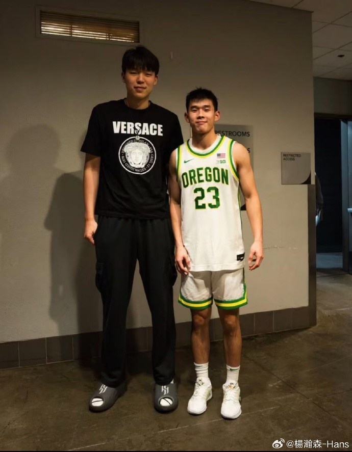 杨瀚森社媒晒和林葳合影&打气 林葳转发：“一起加油！”