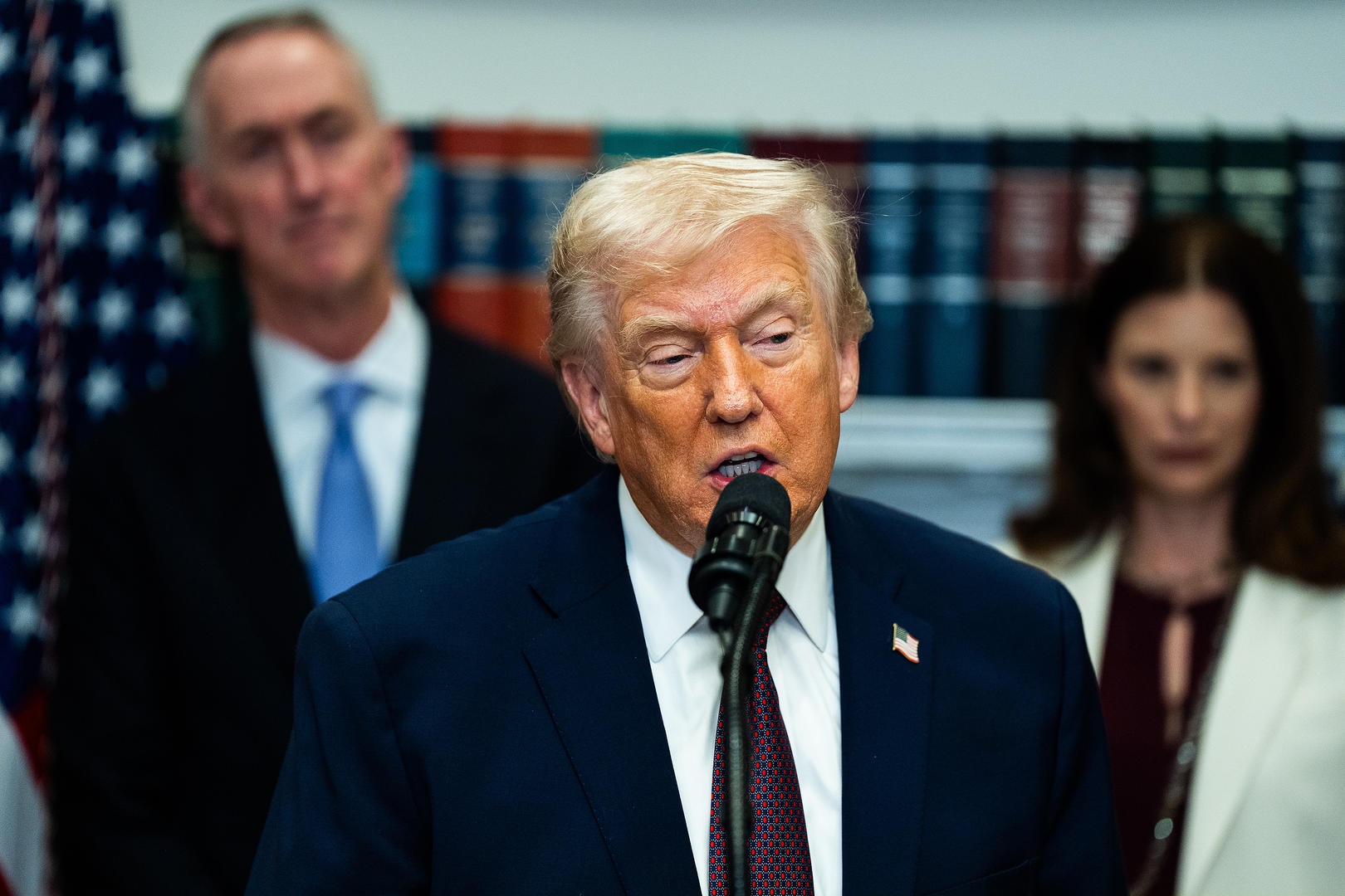 民调落后，特朗普“谦虚”了：不确定中期选举后共和党能否继续掌控众议院