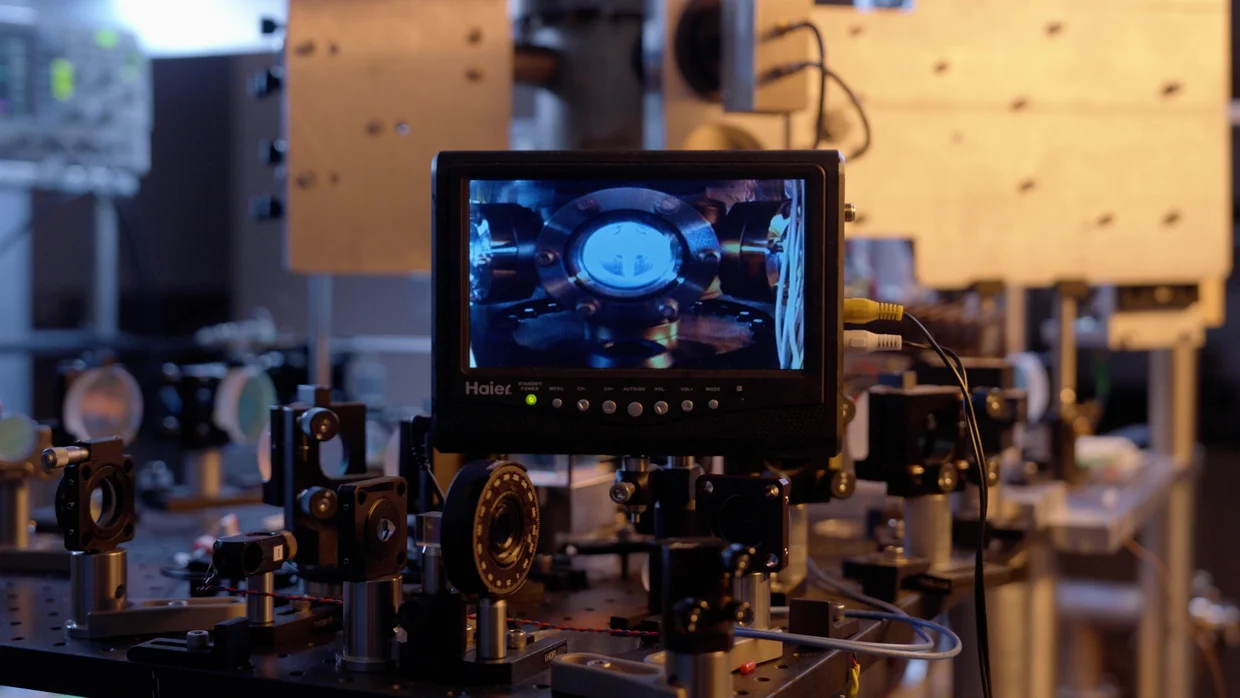 位于博尔德的 NIST F-4 原子钟，图源：美国国家标准与技术研究院