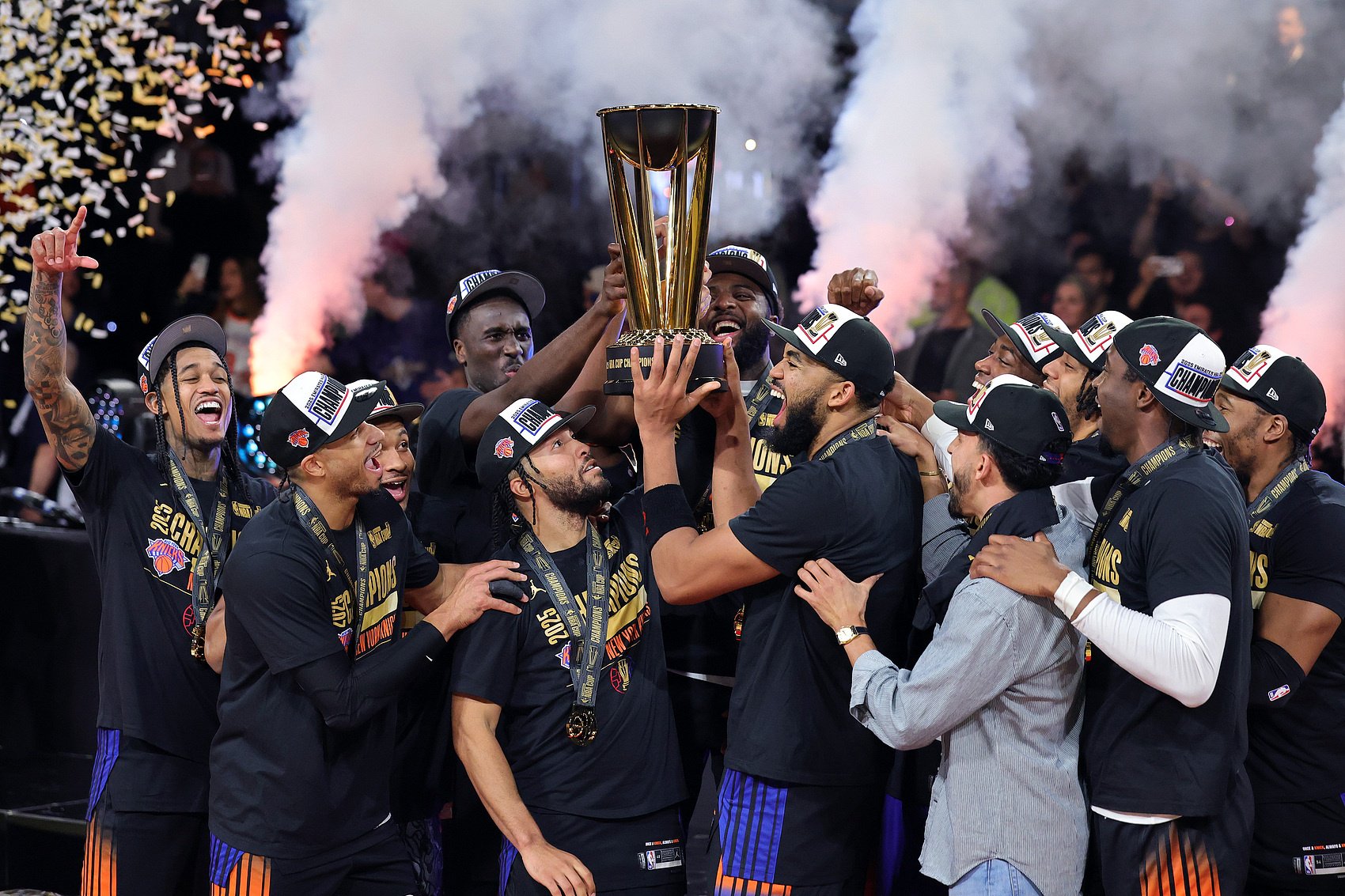 追梦：联盟应强制NBA杯冠军挂旗 否则这项赛事如何发展壮大呢？