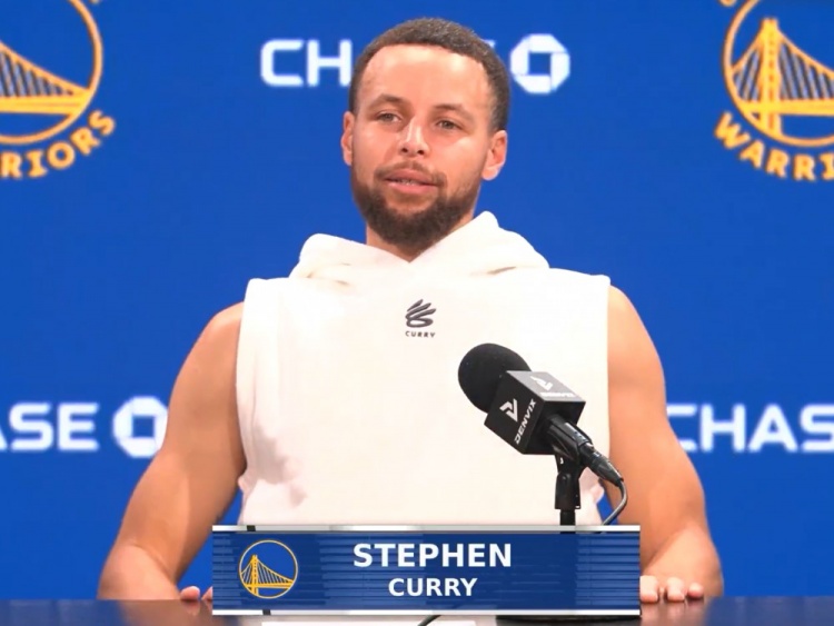 上一个被喊MVP的勇士队友是谁？库里打趣：也许是麦考