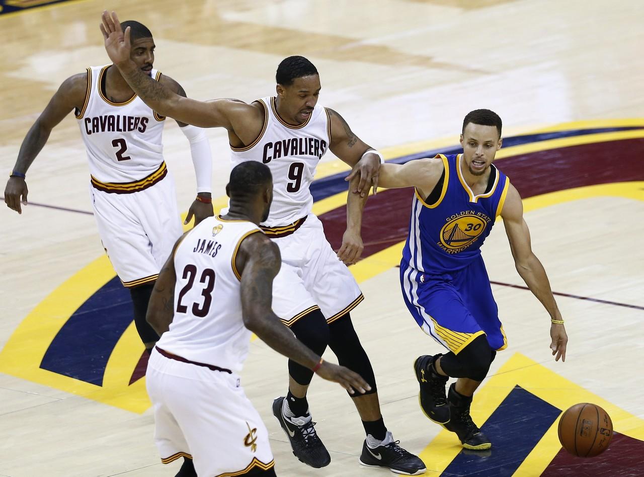 弗莱打趣：我不敢拒绝詹姆斯的派对邀约 缺席的话会被交易