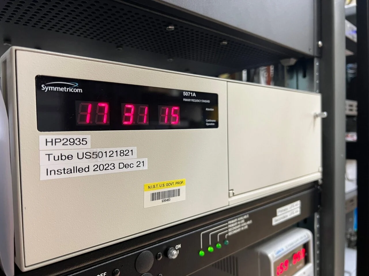 美国国家标准与技术研究院 (NIST) 用于计时的铯束原子钟。图源：美国国家标准与技术研究院