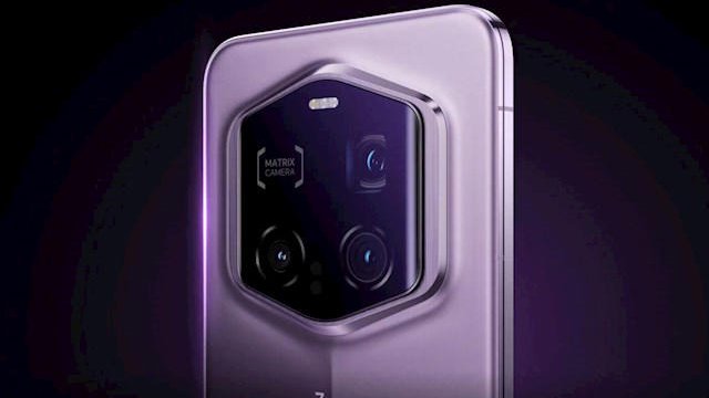 对比其它超大杯机型，荣耀Magic8 RSR保时捷设计不仅拥有一流的影像配置，同时还有专属的保时捷设计。