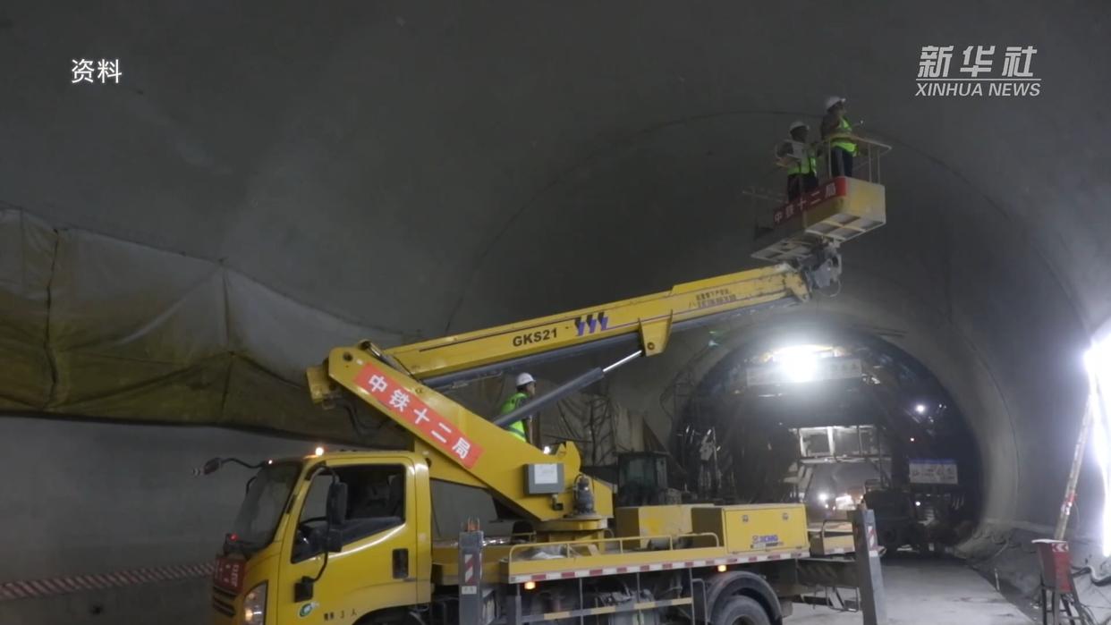 毫米级的攻坚：西延高铁如何“钉牢”黄土高原