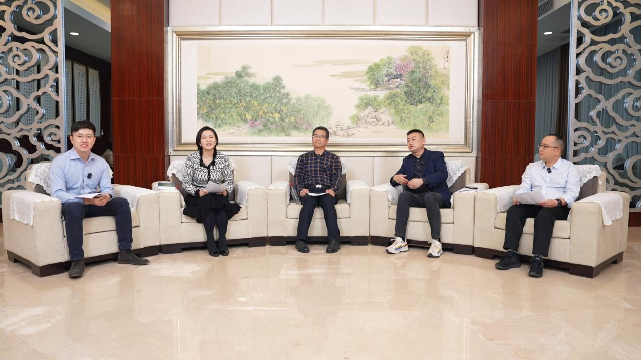 （上图为直播现场）