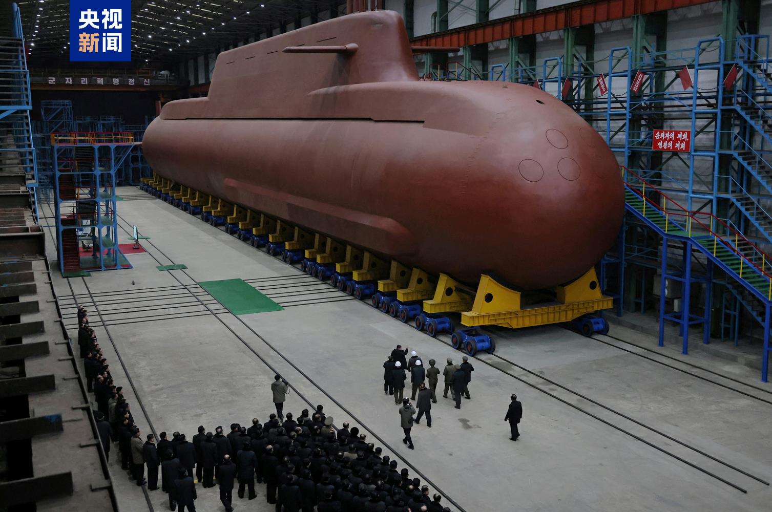 金正恩指导核动力战略导弹潜艇建造工作