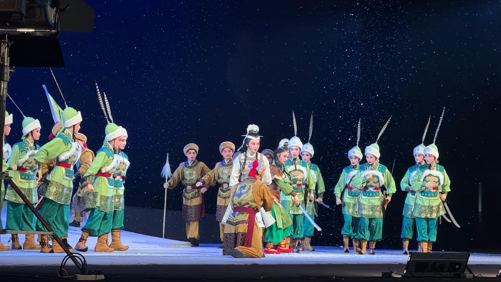 　　浙江婺剧艺术研究院内正在排演《昆仑女》。新华社记者 段菁菁 摄