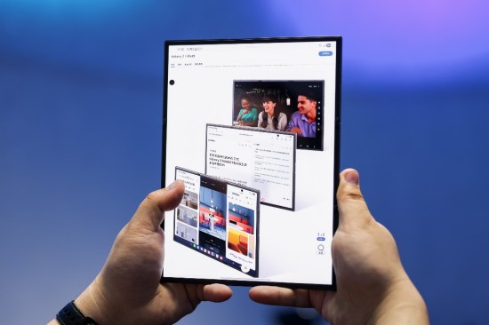 深度洞察驱动形态进化 让巨幕与便携握手言和