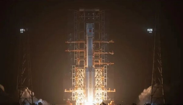 （图为2021年3月12日长征七号改成功发射试验九号卫星）