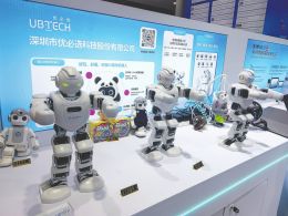 消费电子行业迎来多重驱动，产业链估值有望提升