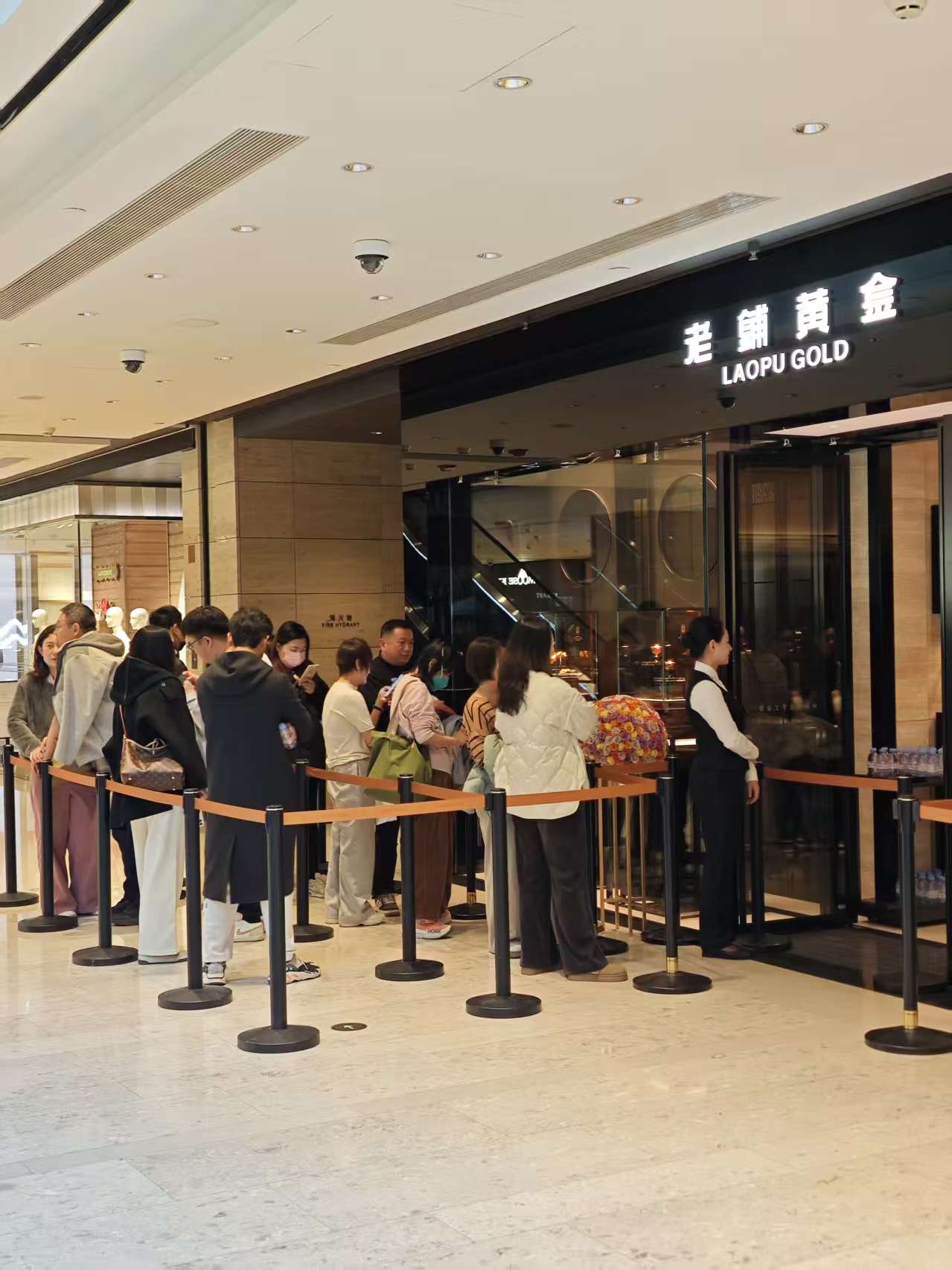 老铺黄金北京王府中环门店，图源：受访者田贤德