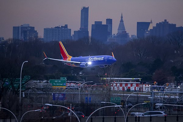 冬季风暴侵袭 美国纽约州和新泽西州宣布进入紧急状态