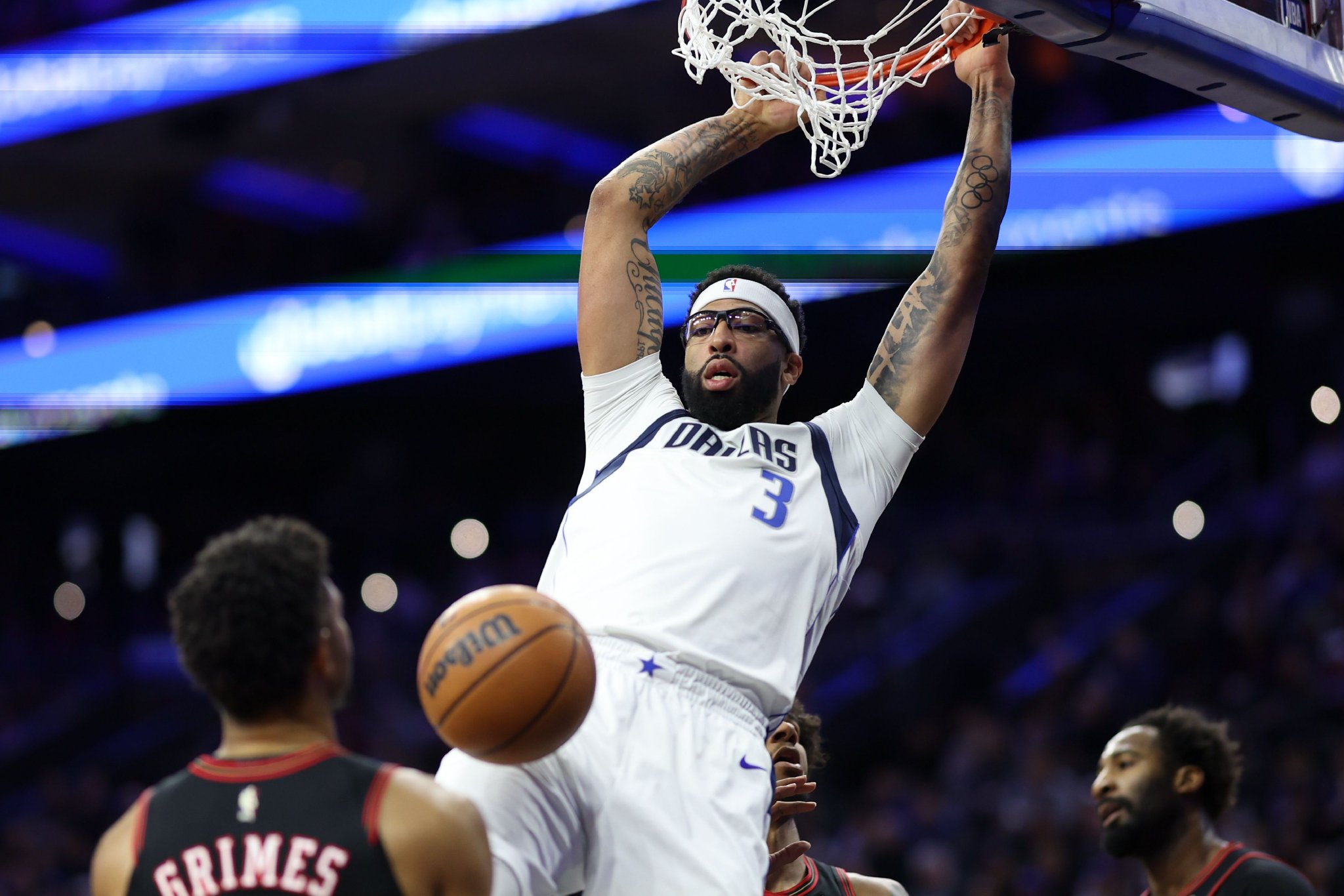 可签4年2.75亿！队记：若浓眉未被交易 他将在休赛期寻求提前续约