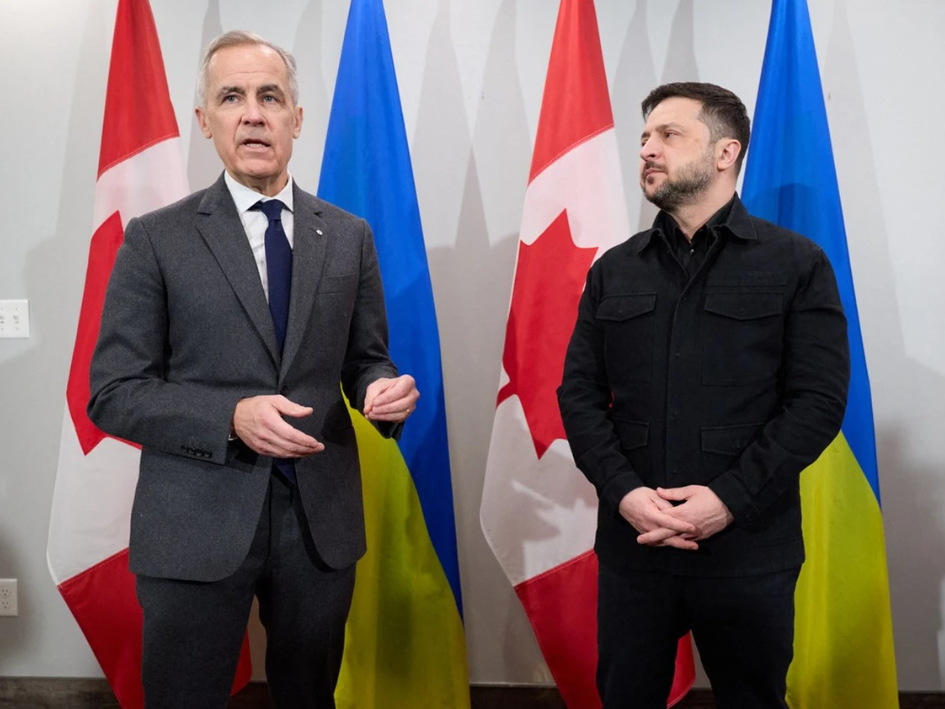 △加拿大总理卡尼（左）与乌克兰总统泽连斯基（右）