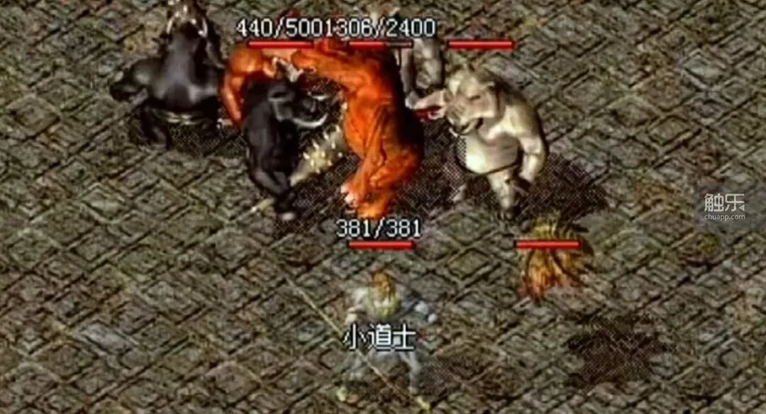 ▲ “小道士”上方为站起来的神兽 —— 它平时以四脚走路，所以俗称为“狗”