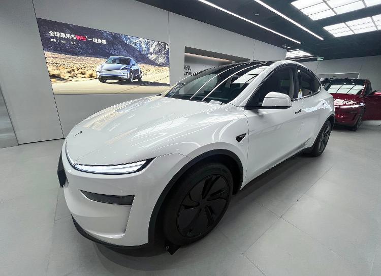 ▲特斯拉门店内的ModelY（资料图）图据视觉中国