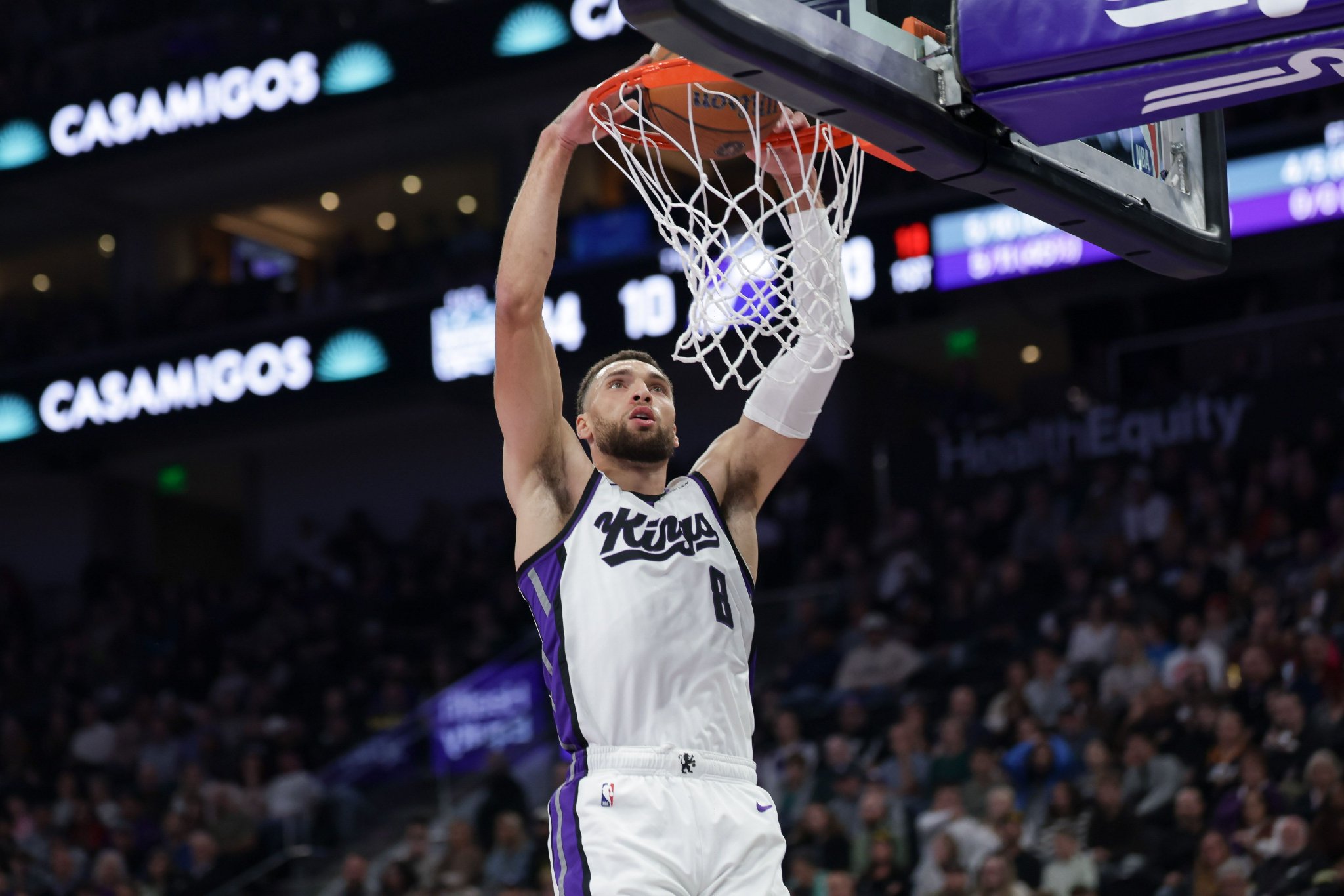 队记：雄鹿近期在交易市场很活跃 他们有意拉文/蒙克/格兰特