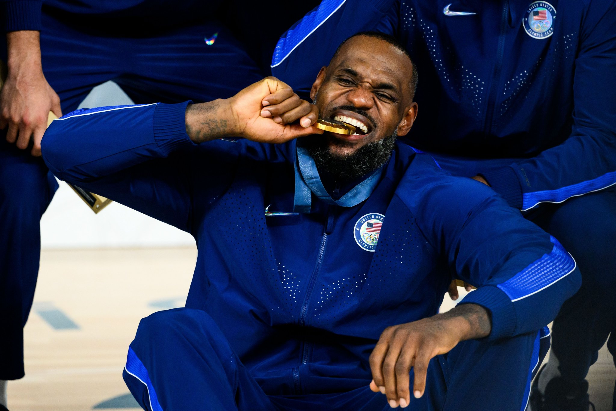 美国篮协官推：祝三届奥运金牌得主詹姆斯生日快乐！