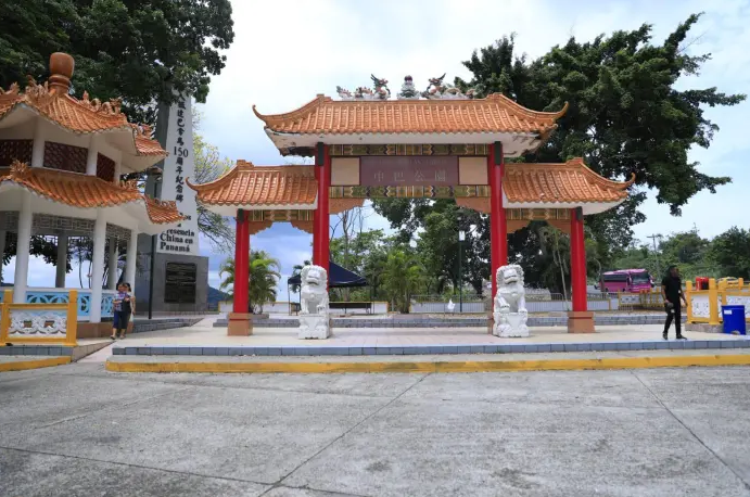 华人纪念碑遭强拆，中方严重不满！巴拿马总统府：原址立即修复