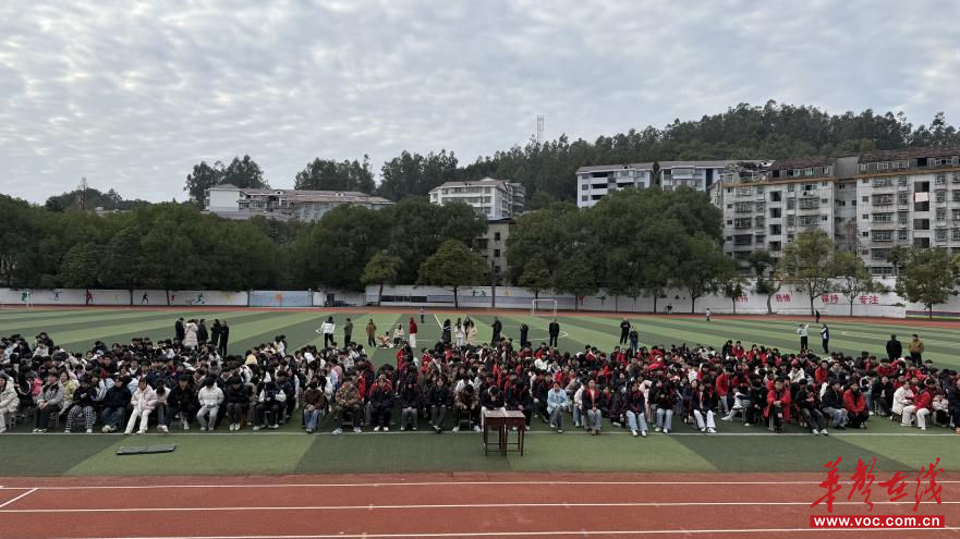筑牢安全防线 护航寄宿生活 辰溪县第二中学召开全体寄宿生大会暨消防