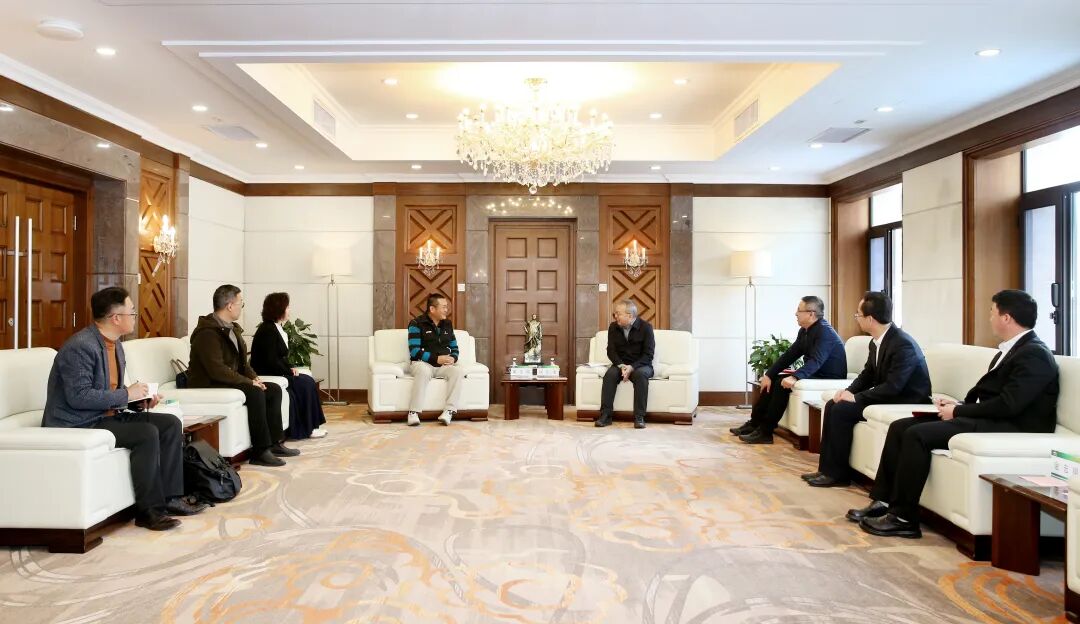 金川集团与中国国际海运集装箱（集团）股份有限公司座谈交流。张俊成摄