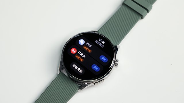 小米WATCH 5内置微信、支付宝、百度地图、网易云等70多款主流APP，覆盖娱乐、健身、出行，丰富程度足够。