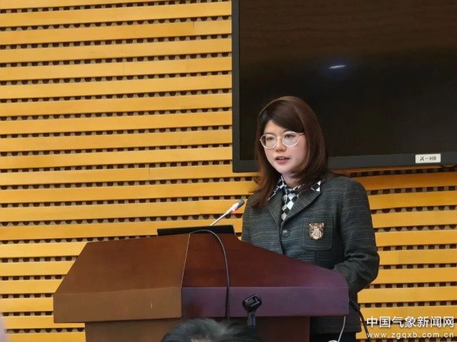 石宜衡在国家气象信息中心科技年会上作报告 本人供图