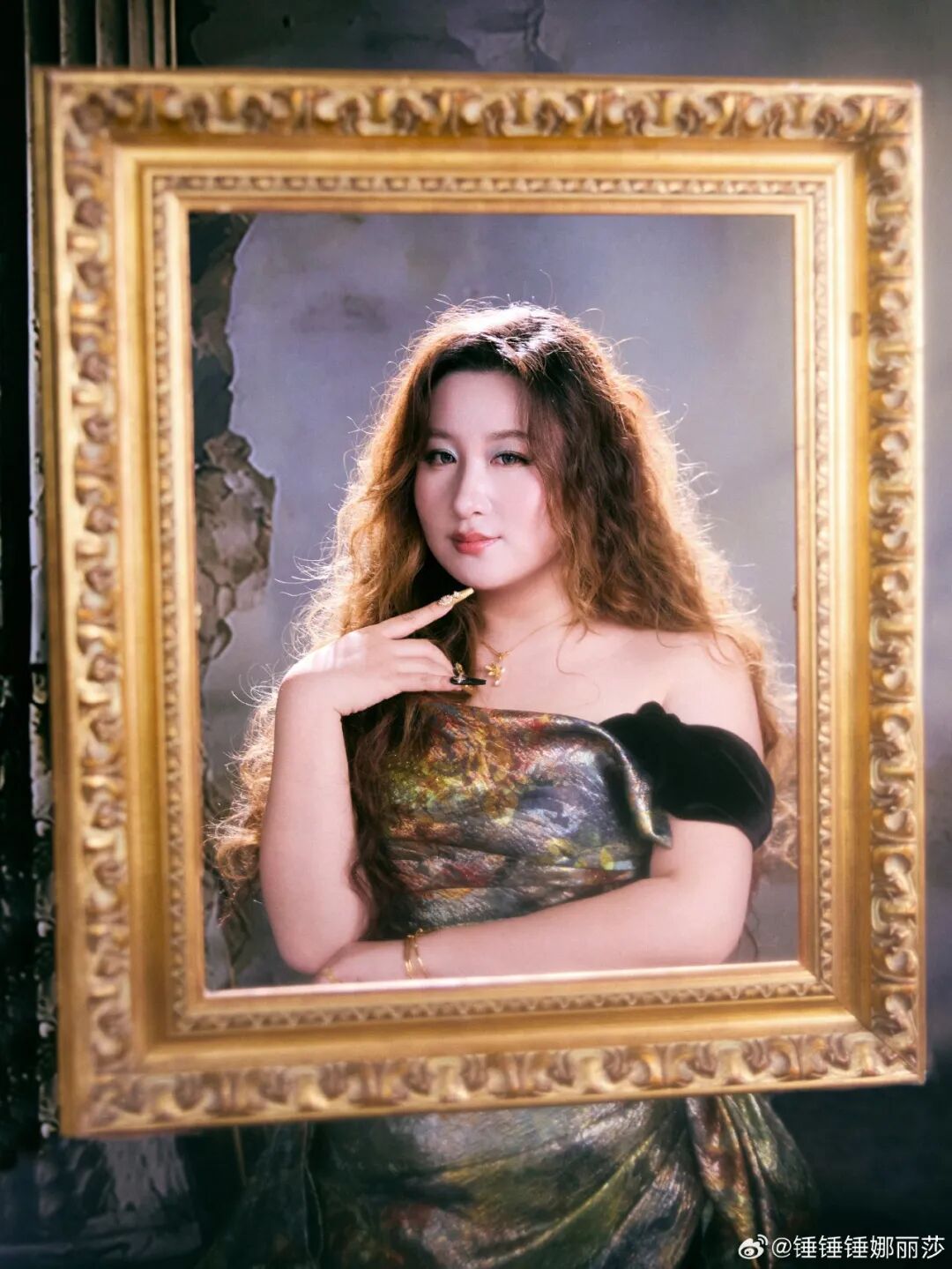 锤娜丽莎,本名嵇嘉禾,1996年11月19日出生于江苏省盐城市,毕业于南京