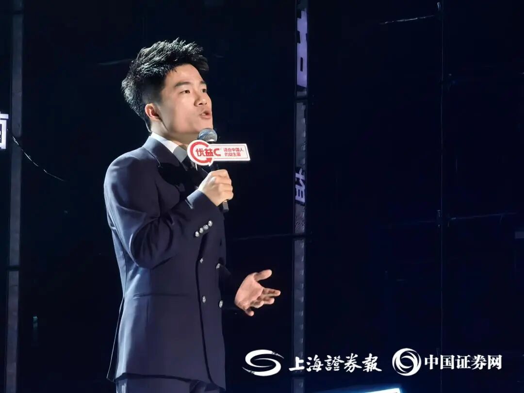 董宇辉演唱个人单曲 上证报记者 刘暄摄