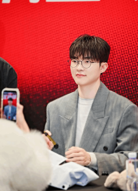 责任编辑：黑白