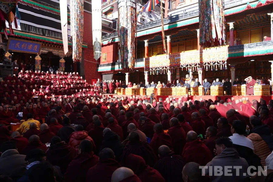图为在扎什伦布寺举行的班禅额尔德尼·确吉杰布坐床30周年纪念大会现场 摄影：王淑