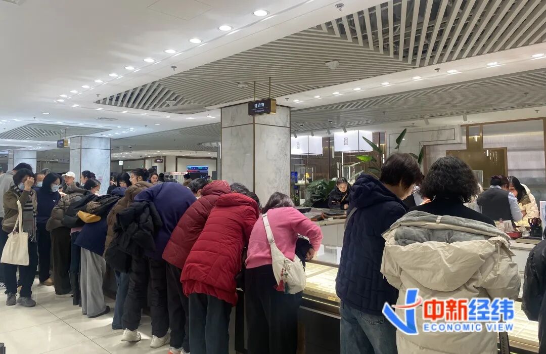 转运珠柜台 中新经纬李自曼摄